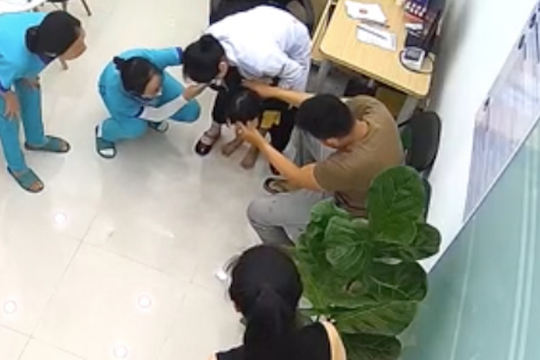Nữ bác sĩ kịp thời cứu cháu bé 5 tuổi thoát chết trong gang tấc