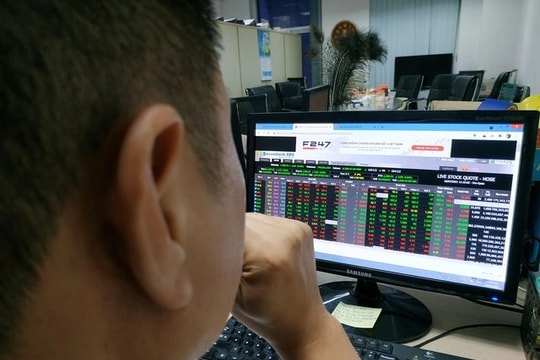 Một doanh nghiệp bất động sản báo doanh thu tài chính tăng đột biến 10.600%, cổ phiếu tăng kịch trần