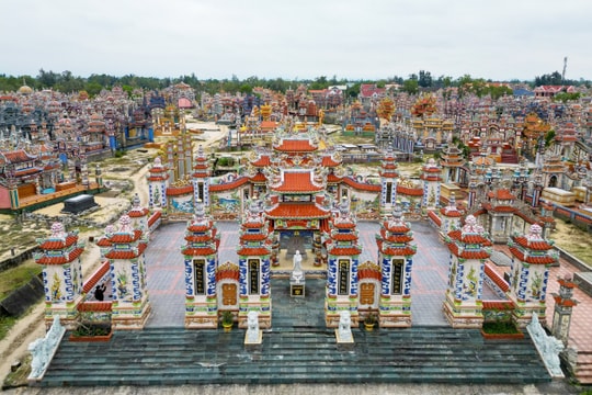 Cặp vợ chồng chi hơn 3 tỷ đồng xây lăng mộ cho bản thân
