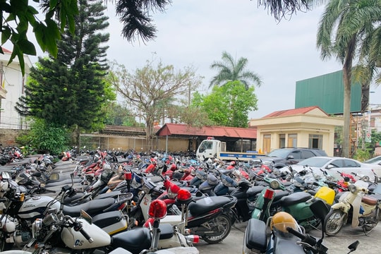 Công an Cẩm Giàng tìm chủ của 160 xe máy và 1 ô tô khách