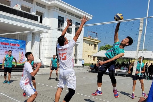 Người dân phường Thái Học (Chí Linh) yêu bóng chuyền
