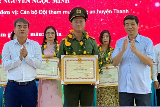 Thanh Hà tôn vinh 42 tập thể, gia đình, cá nhân hiến máu tiêu biểu