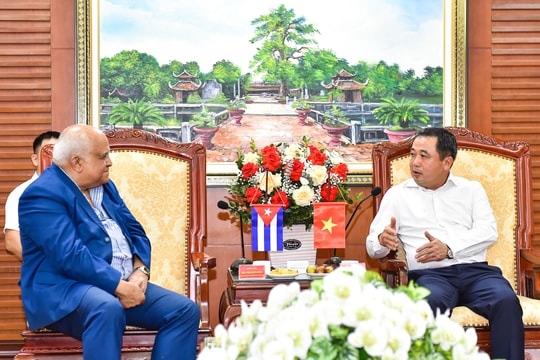 Đồng chí Bí thư Tỉnh ủy Trần Đức Thắng tiếp Đại sứ Cuba tại Việt Nam