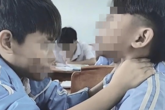 Đu trend "bắt pen", đùa với tính mạng