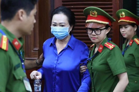 Bà Trương Mỹ Lan trước giờ tòa tuyên án