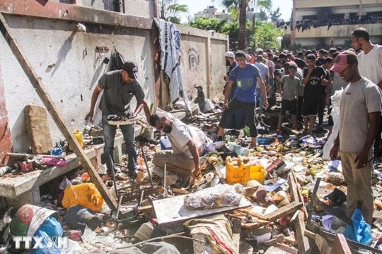 Israel đánh bom trường học ở Gaza, gần 200 người thương vong