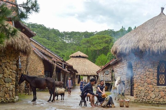Khám phá ngôi làng có cái tên độc lạ ở Lâm Đồng