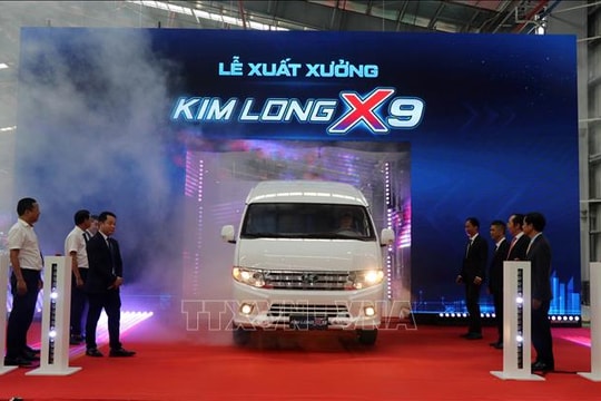 Trình làng minibus đầu tiên mang thương hiệu Việt