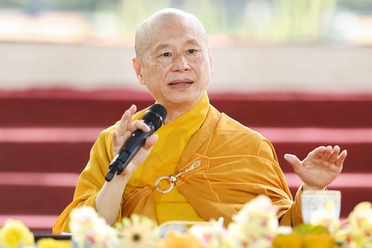 Yêu cầu thu hồi bằng cấp của ông Vương Tấn Việt