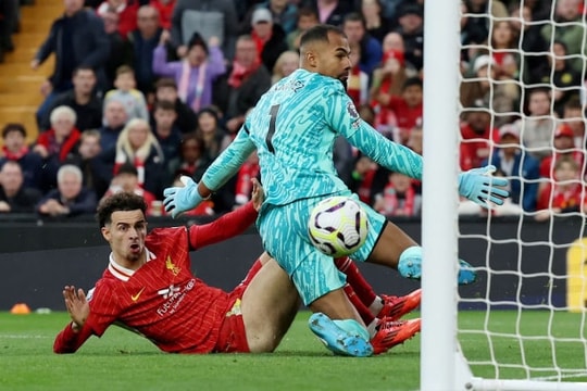 Hạ Chelsea, Liverpool đòi lại đỉnh bảng từ Man City