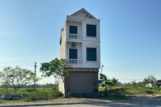 Hy hữu xây nhà 3 tầng trên 2 lô đất đô thị của 2 nhà khác ở Chí Linh