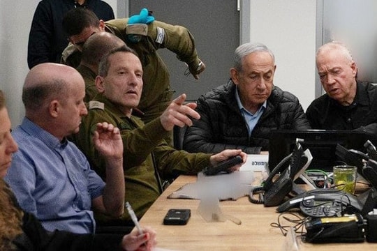 Israel tiếp tục không kích đợt 2, Iran xác nhận căn cứ quân sự bị tập kích