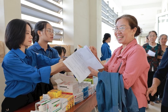Hội Thầy thuốc trẻ Việt Nam khám bệnh miễn phí tại Hải Dương