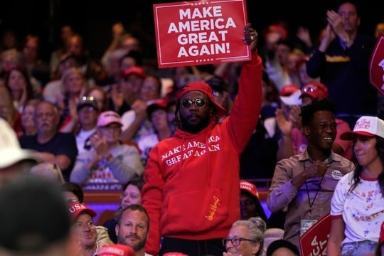 Những cử tri da màu quay lưng với bà Harris, ủng hộ ông Trump