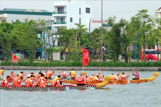 Các tay chèo Gia Lộc và Bình Giang chia huy chương đua thuyền chải
