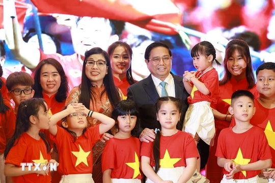 Thủ tướng Phạm Minh Chính gặp cộng đồng người Việt Nam tại UAE