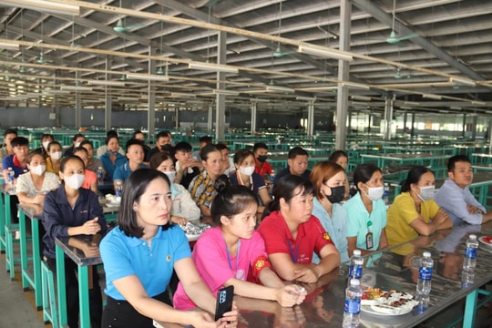 Làm bạn với AI, người trẻ không thất nghiệp