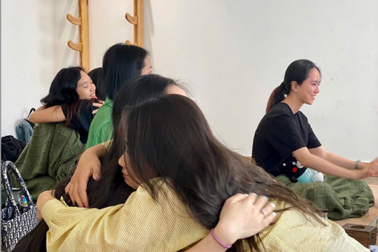 Chi tiền để được khóc