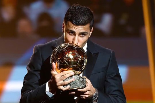 Rodri đoạt danh hiệu Quả bóng vàng 2024
