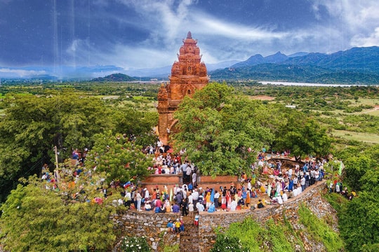 Khám phá những tháp Chăm cổ đẹp mê hồn ở Ninh Thuận