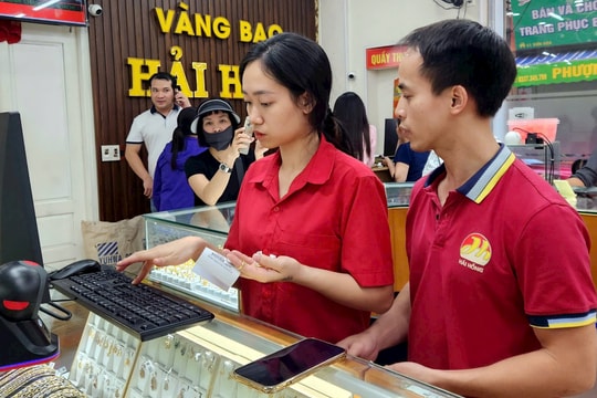 Nhiều cửa hàng vàng tại TP Hải Dương không còn sẵn vàng nhẫn để bán