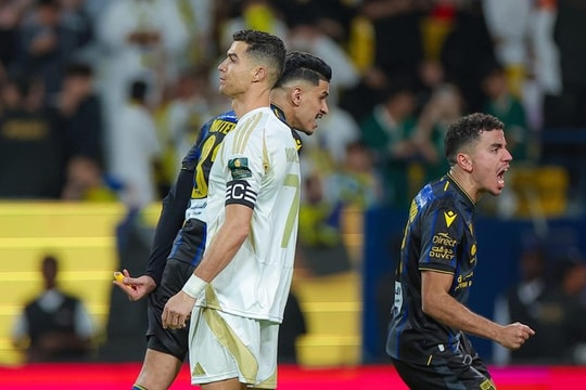 Ronaldo đá hỏng penalty khiến Al Nassr thất trận