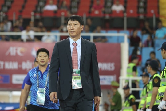 Huấn luyện viên Kim Sang Sik và lời hứa vào chung kết AFF Cup