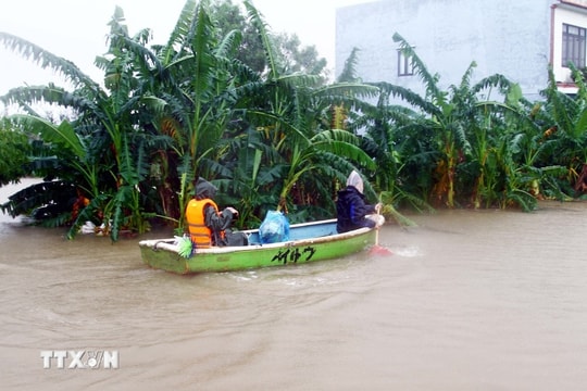 Bắc Bộ ngày nắng, miền Trung có mưa vừa, mưa to