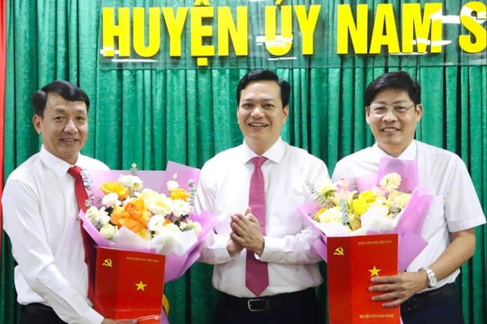 Nam Sách điều động, bổ nhiệm cán bộ chuẩn bị cho nhiệm kỳ mới