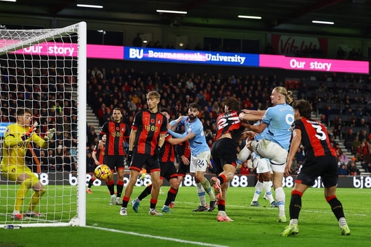 Man City thua sốc, mất ngôi đầu Ngoại hạng Anh