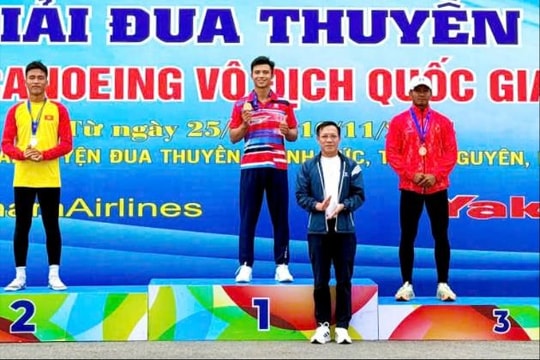 Tay chèo Phạm Hồng Quân góp sức giành 4 huy chương vàng Giải đua thuyền quốc gia