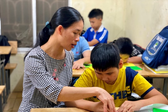 'Thắp ánh sáng' cho học sinh khiếm thị