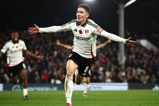 Màn lội ngược dòng điên rồ ở Premier League