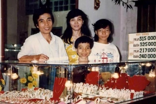 Bức ảnh ở tiệm vàng TP Hồ Chí Minh năm 1988 gây sốt vì một chi tiết