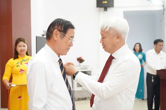 Hải Dương trao tặng, truy tặng Huy hiệu Đảng cho 1.634 đảng viên
