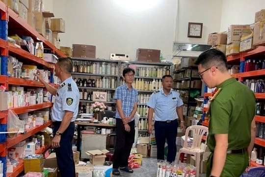 Quản lý thị trường Hải Dương xử lý một loạt mỹ phẩm trôi nổi quảng cáo trên mạng