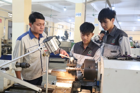 Trường nghề lận đận tuyển sinh hệ cao đẳng