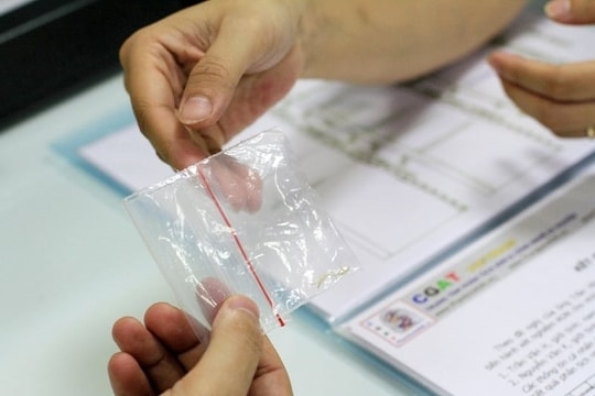 Thấy 2 con khác nhóm máu, bố âm thầm xét nghiệm ADN rồi tự hủy kết quả