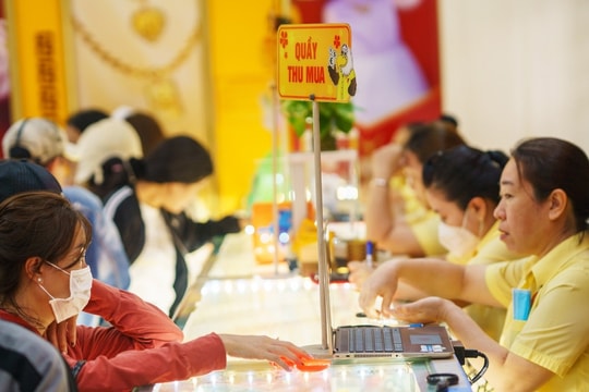 Giá vàng chốt tuần giảm mạnh