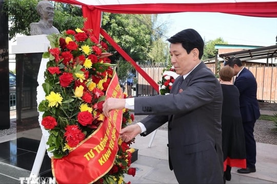 Chủ tịch nước Lương Cường đặt vòng hoa tưởng niệm Chủ tịch Hồ Chí Minh tại Chile