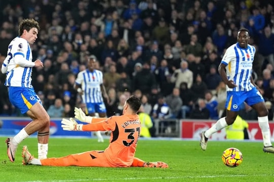 Man City thua trận thứ tư liên tiếp trên mọi đấu trường