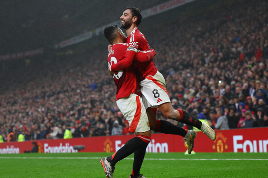 Man Utd thắng tưng bừng trong trận cuối của Van Nistelrooy