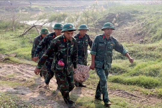 Hưng Yên phát hiện quả bom hơn 100kg còn nguyên ngòi nổ khi đào rãnh thoát nước