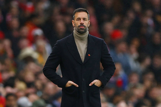 Van Nistelrooy bị loại khỏi ban huấn luyện Man Utd