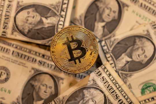 Bitcoin lập kỷ lục mới hơn 93.400 USD