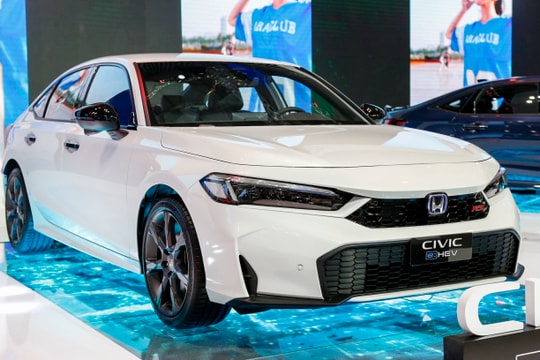 Doanh số sedan cỡ C tiếp tục lập đỉnh trong tháng 10