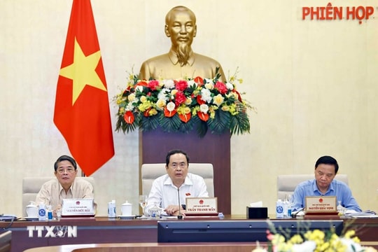 Trung ương phải gương mẫu đi đầu trong tinh giản bộ máy