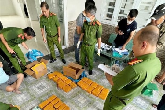 Hơn 100 cảnh sát vây bắt băng buôn ma túy có súng ở Tây Ninh