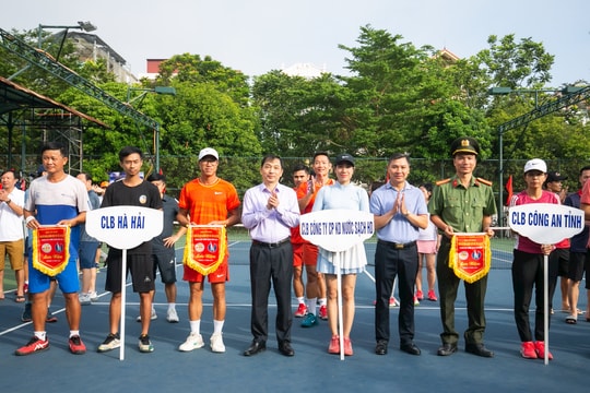 Trên 100 tay vợt tranh Cúp nước sạch tỉnh Hải Dương