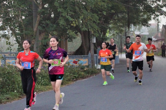 Công đoàn Trường Mầm non Cẩm Hưng tổ chức giải chạy vì trẻ em khó khăn